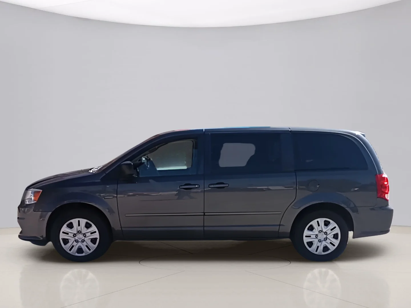 Used 2015 Gray Dodge SE image 2