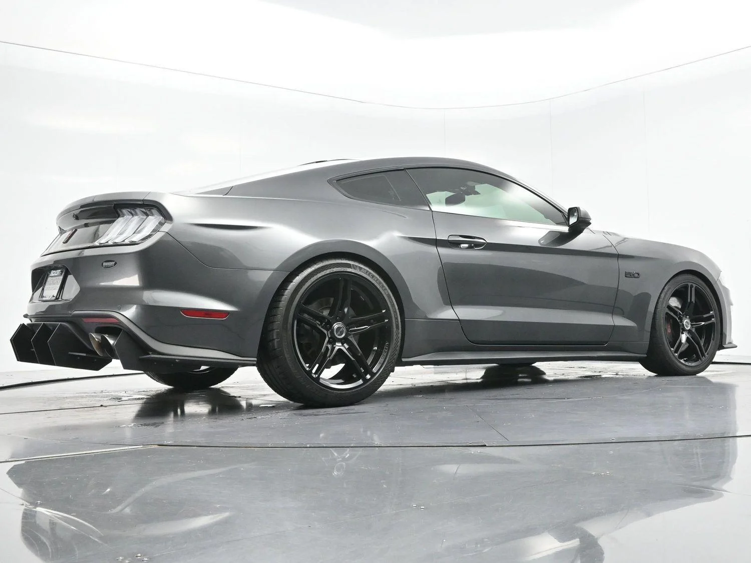 Used 2018 Magnetic Ford GT Premium image 44