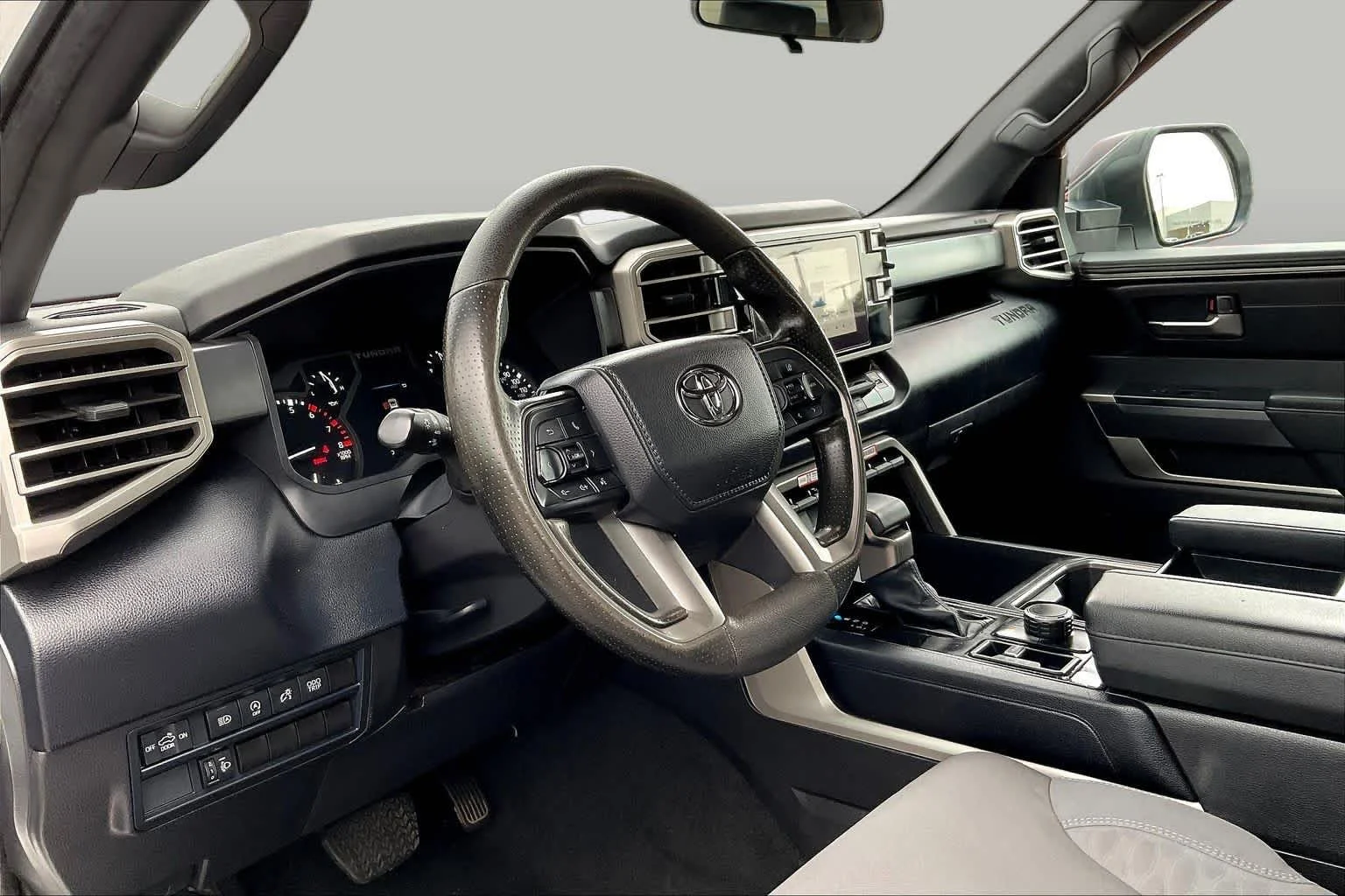 Used 2025 Ice Cap Toyota SR5 image 33