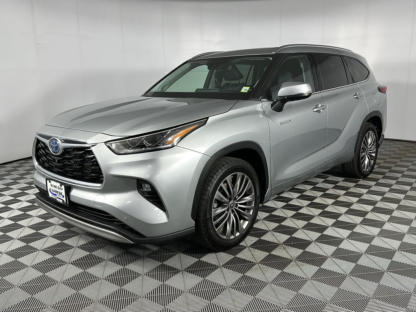 Used 2021 Celestial Silver Metallic Toyota Platinum image 3