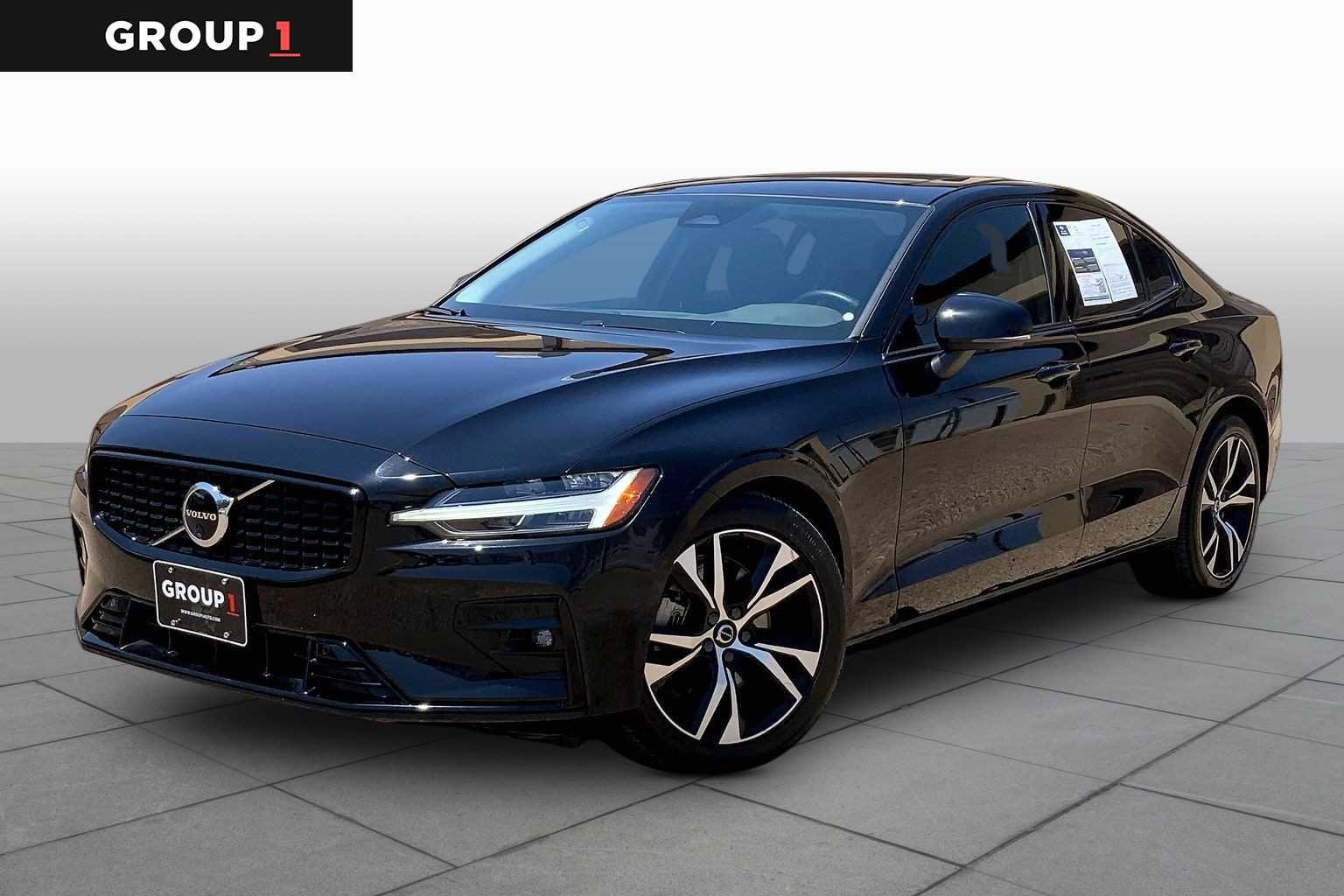 2024 Volvo S60 B5 Plus Dark Theme's photo