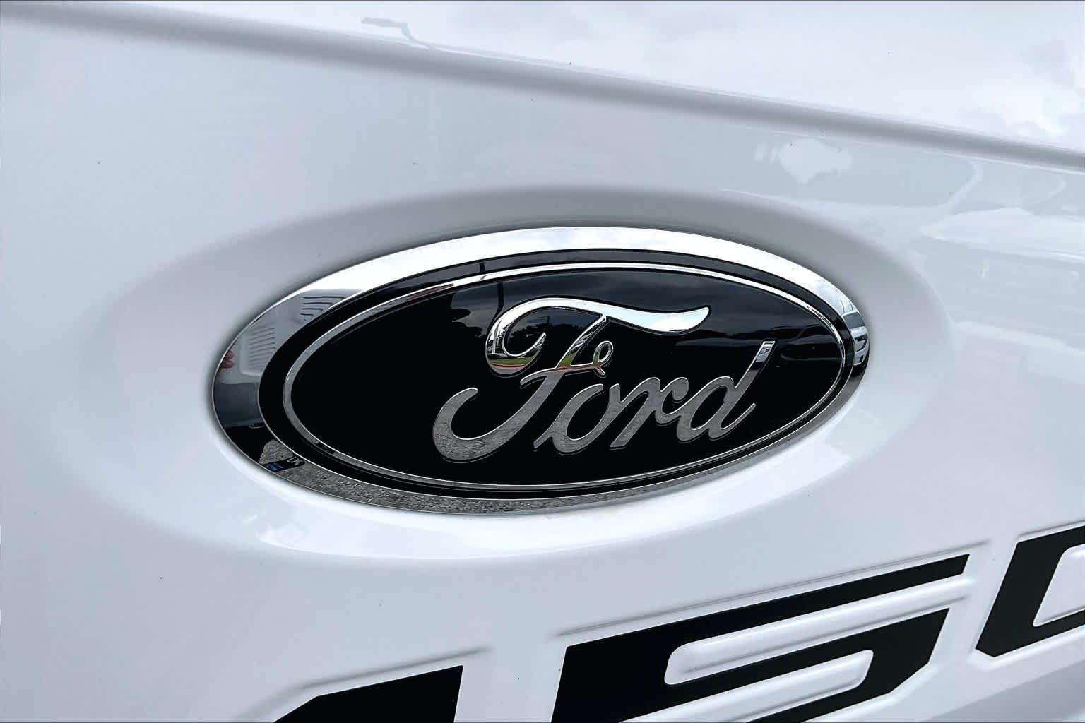 Used 2023 Oxford White Ford Tremor image 30