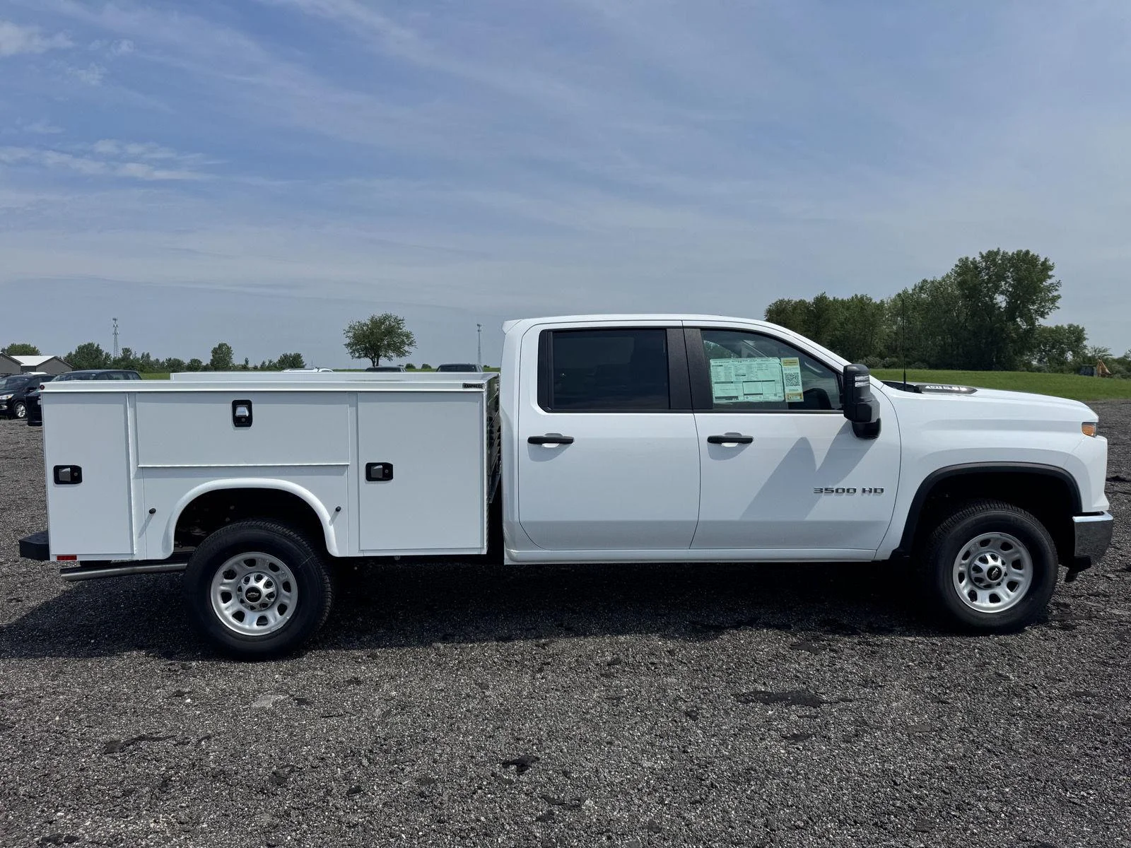 New 2026 Summit White Chevrolet WT image 5
