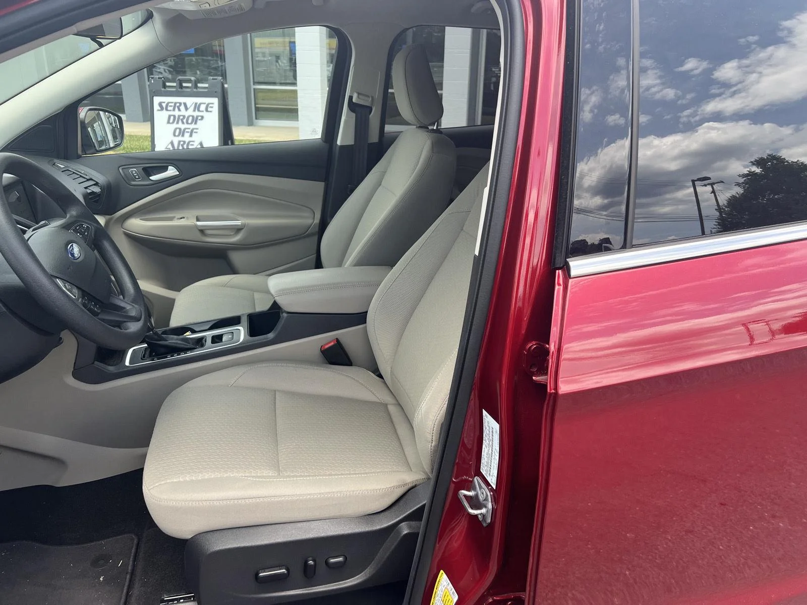 Used 2019 Ruby Red Metallic Tinted Clearcoat FORD SE 4WD image 9
