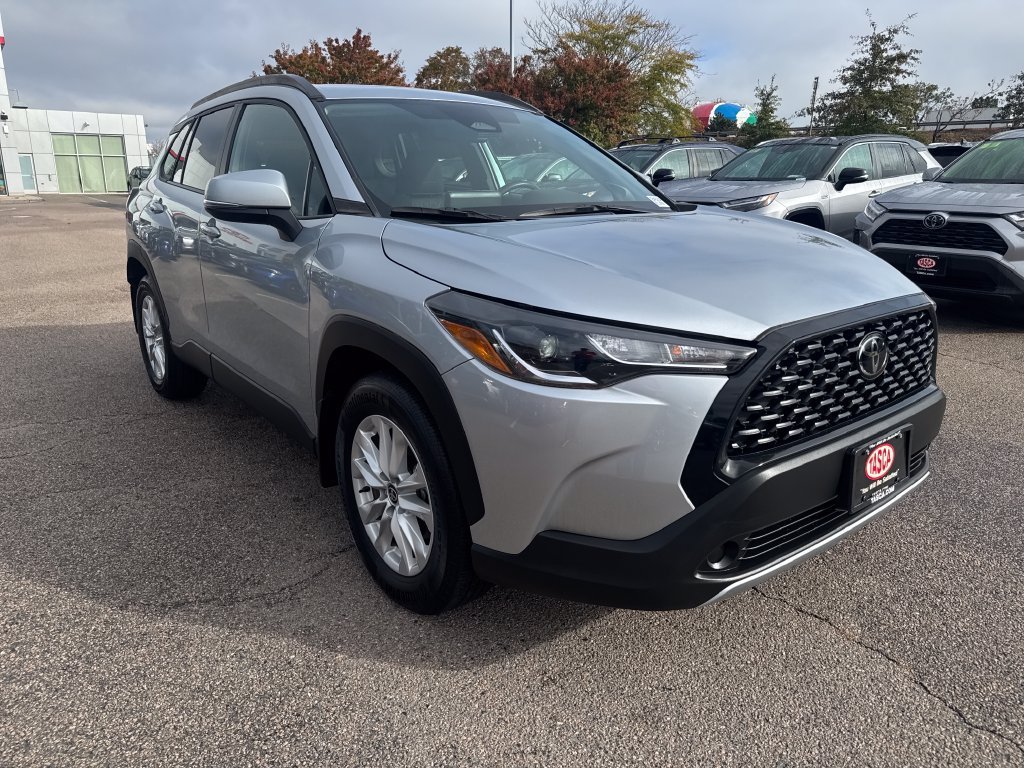 Used 2023 Silver Toyota LE image 10