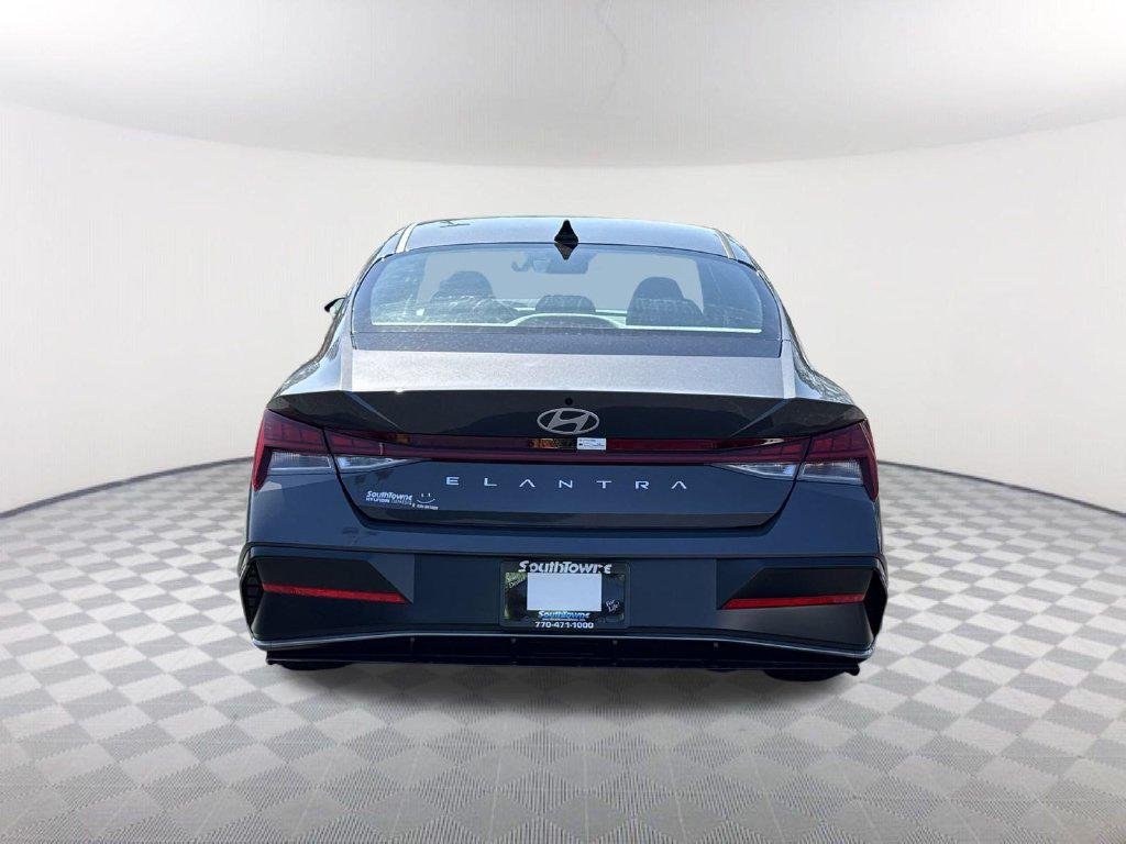 New 2025 Gray Hyundai SEL Convenience image 6