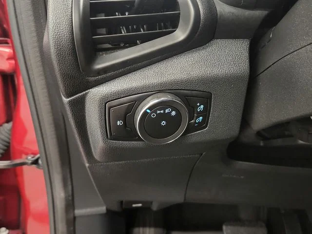 Used 2020 Red Ford SE image 39
