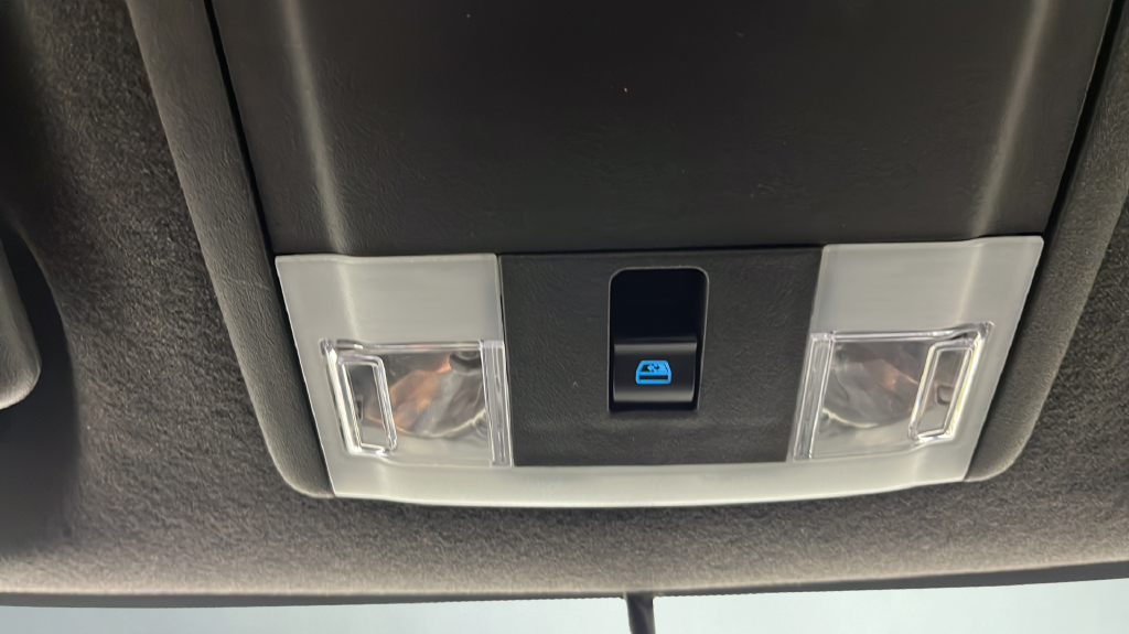 Used 2015 White Platinum Clearcoat Metallic Ford Platinum image 43