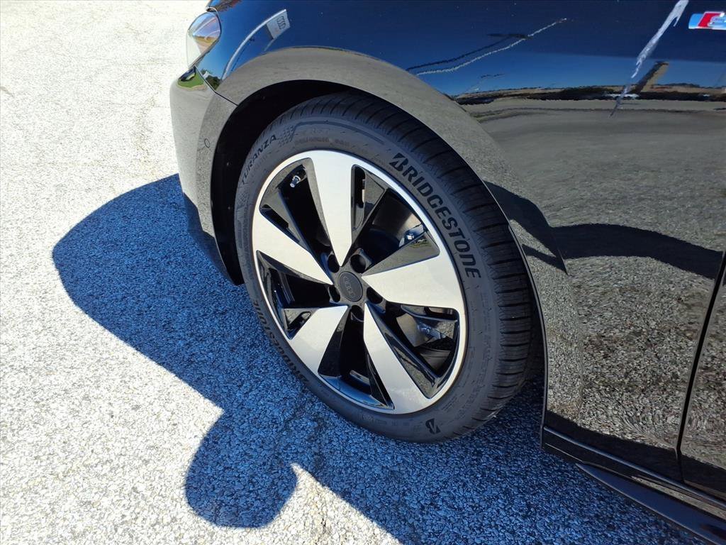 New 2026 Mythos Black Met Audi Premium Plus image 9