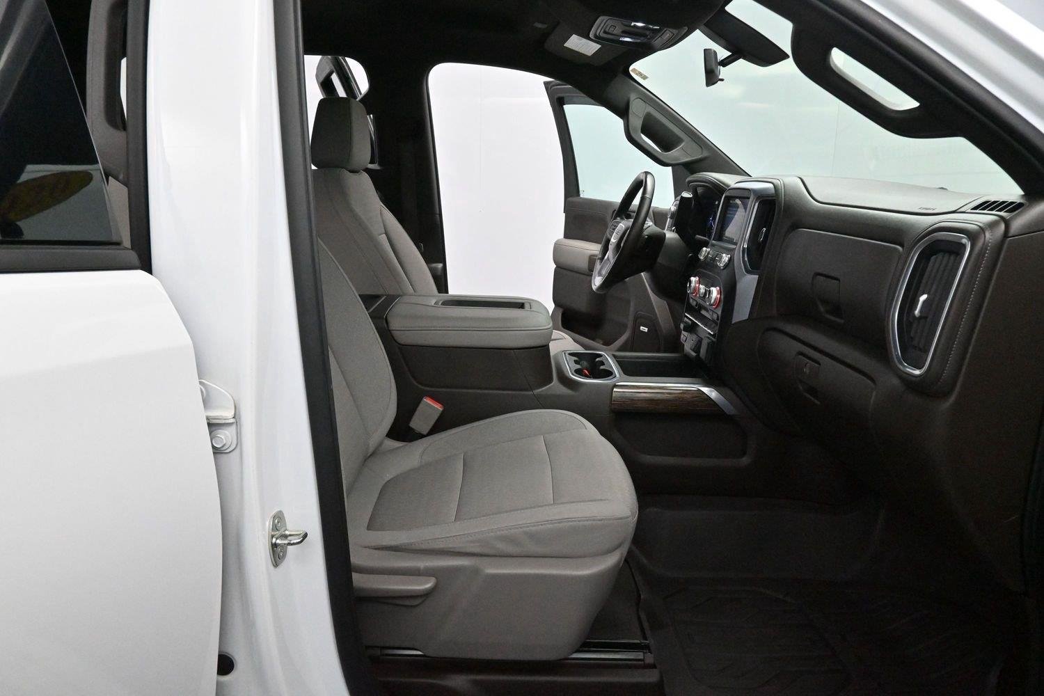 Used 2020 Summit White GMC Elevation image 29