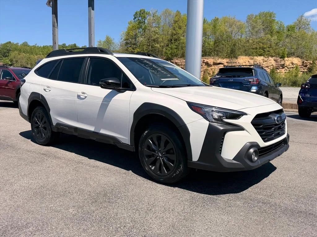 Used 2025 White Subaru Onyx Edition XT image 16