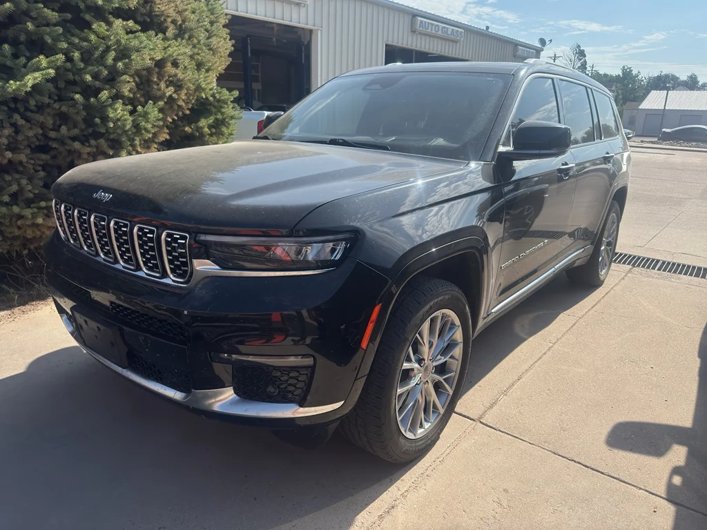 Used 2022 Diamond Black Crystal Pearlcoat Jeep Summit image 1