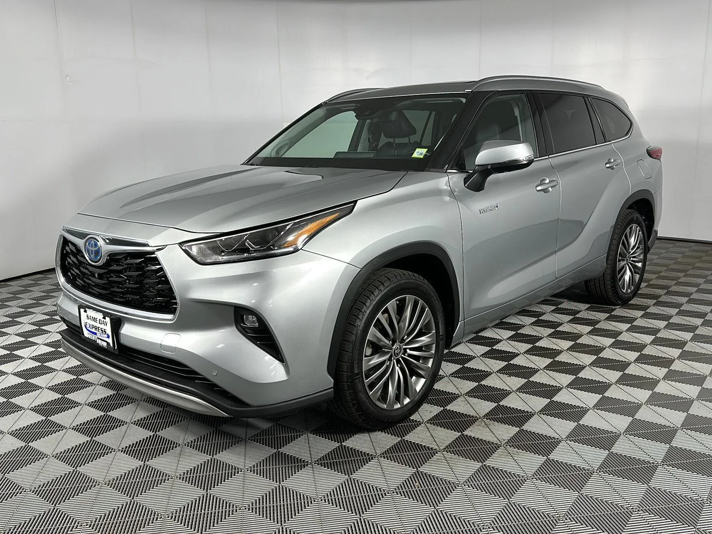 Used 2021 Celestial Silver Metallic Toyota Platinum image 3