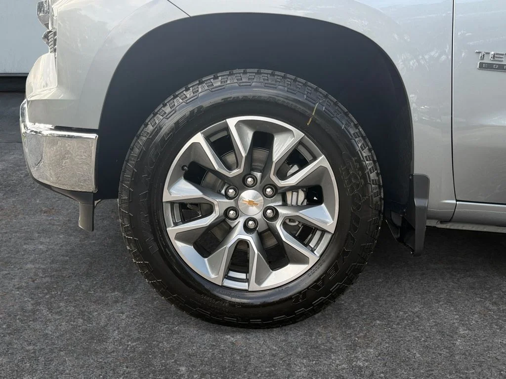 New 2026 Sterling Gray Metallic Chevrolet LT image 9