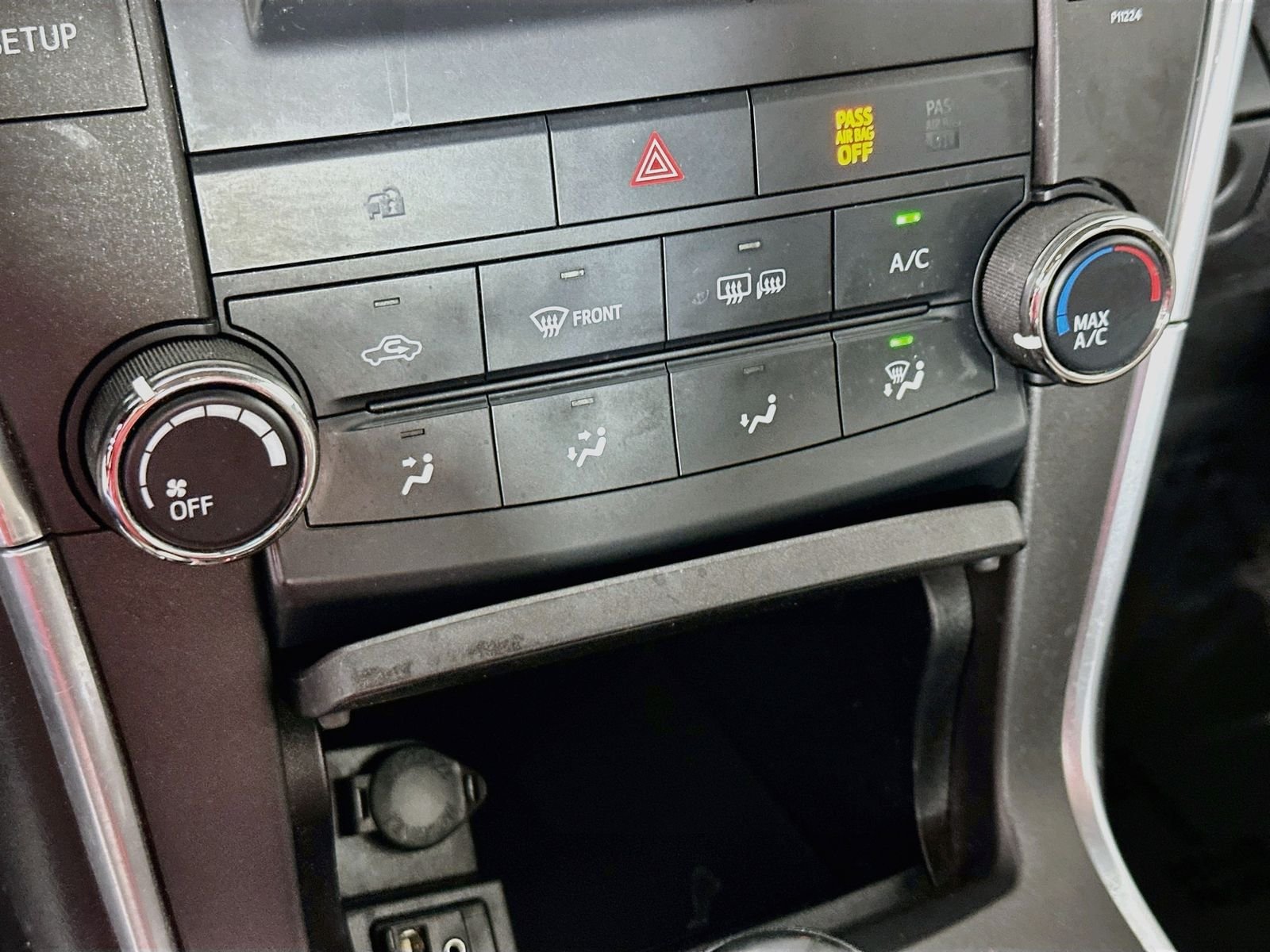 Used 2016 Celestial Silver Metallic Toyota SE image 15
