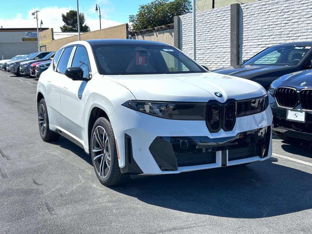 New 2027 Alpine White BMW  image 2