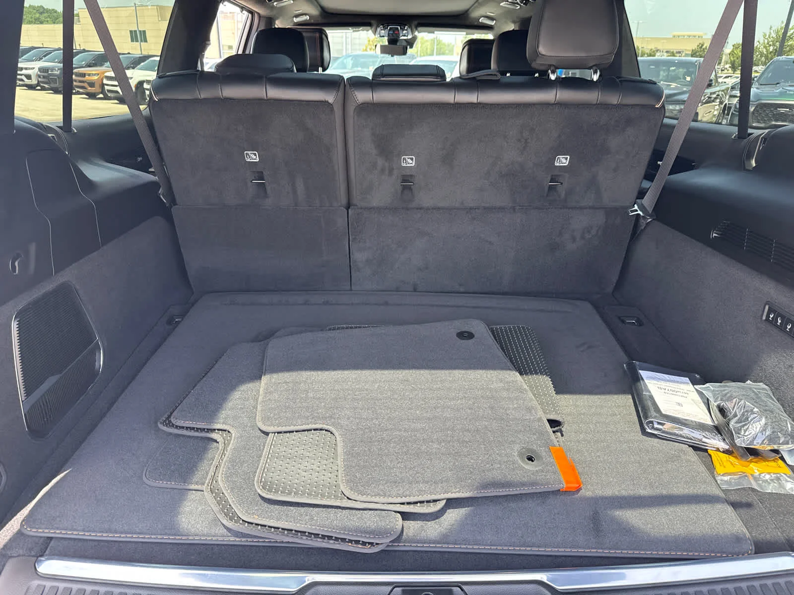 New 2026 Bright White Clearcoat Jeep Summit Reserve image 8