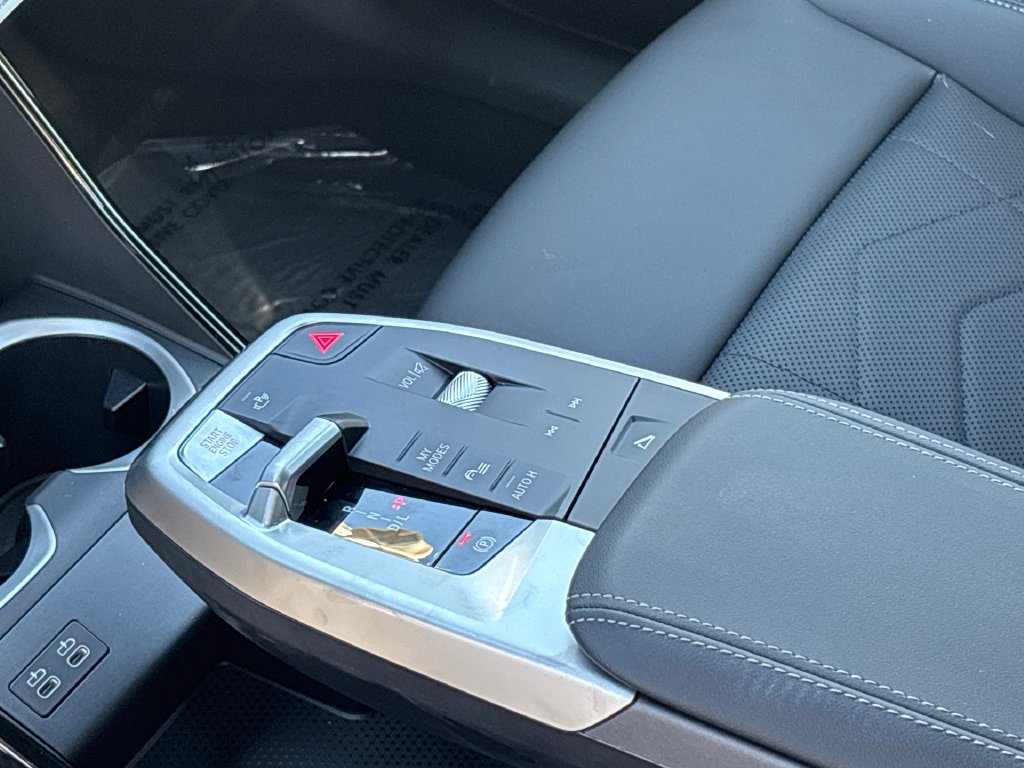 New 2026 Alpine White BMW xDrive28i image 28