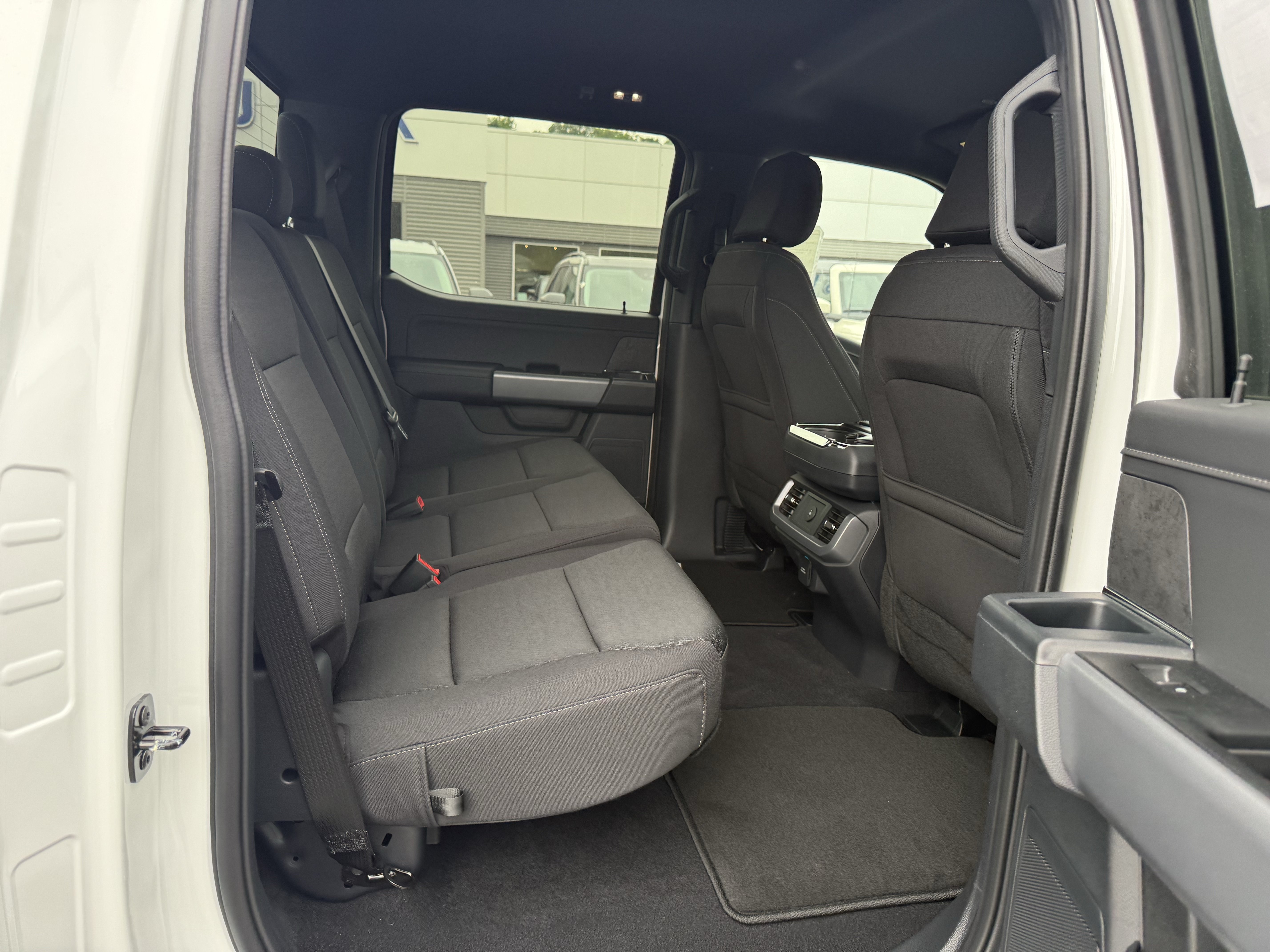 New 2026 Oxford White Ford XLT image 5