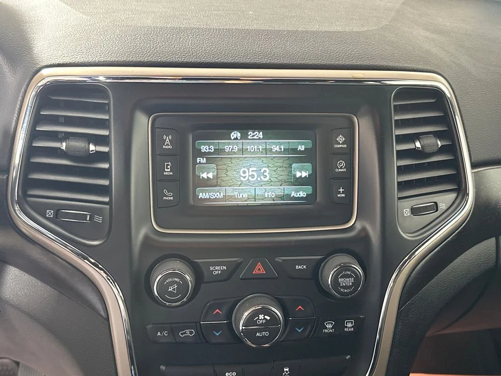Used 2015 Silver Jeep Laredo image 18