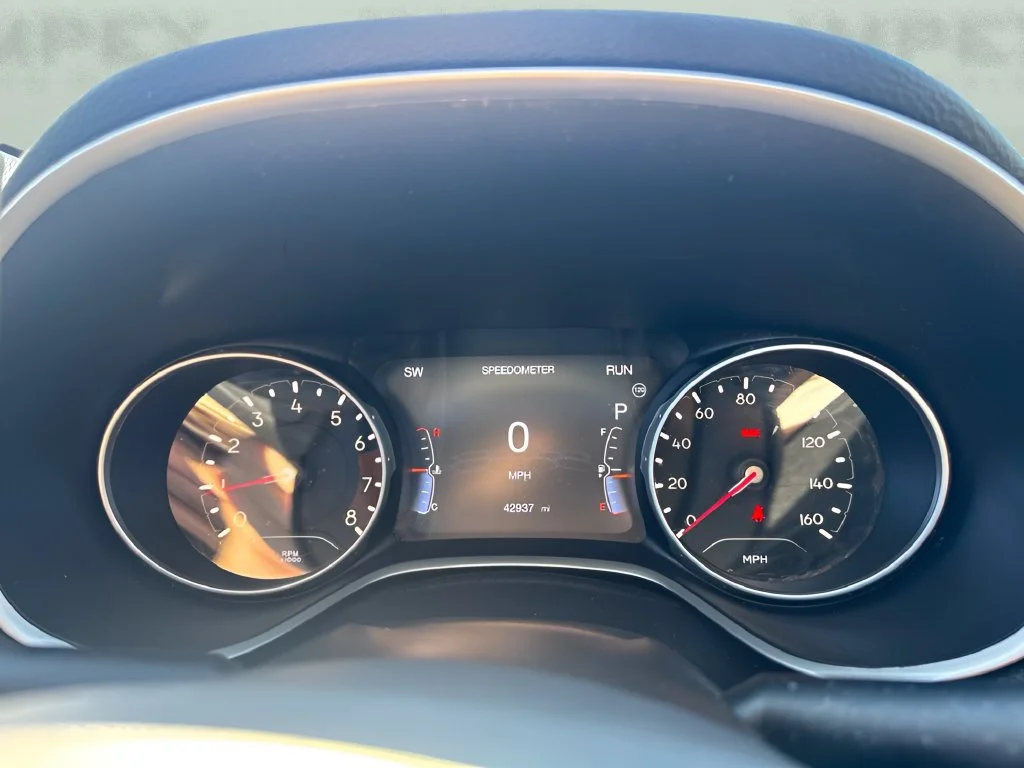 Used 2019 Red Jeep Latitude image 20