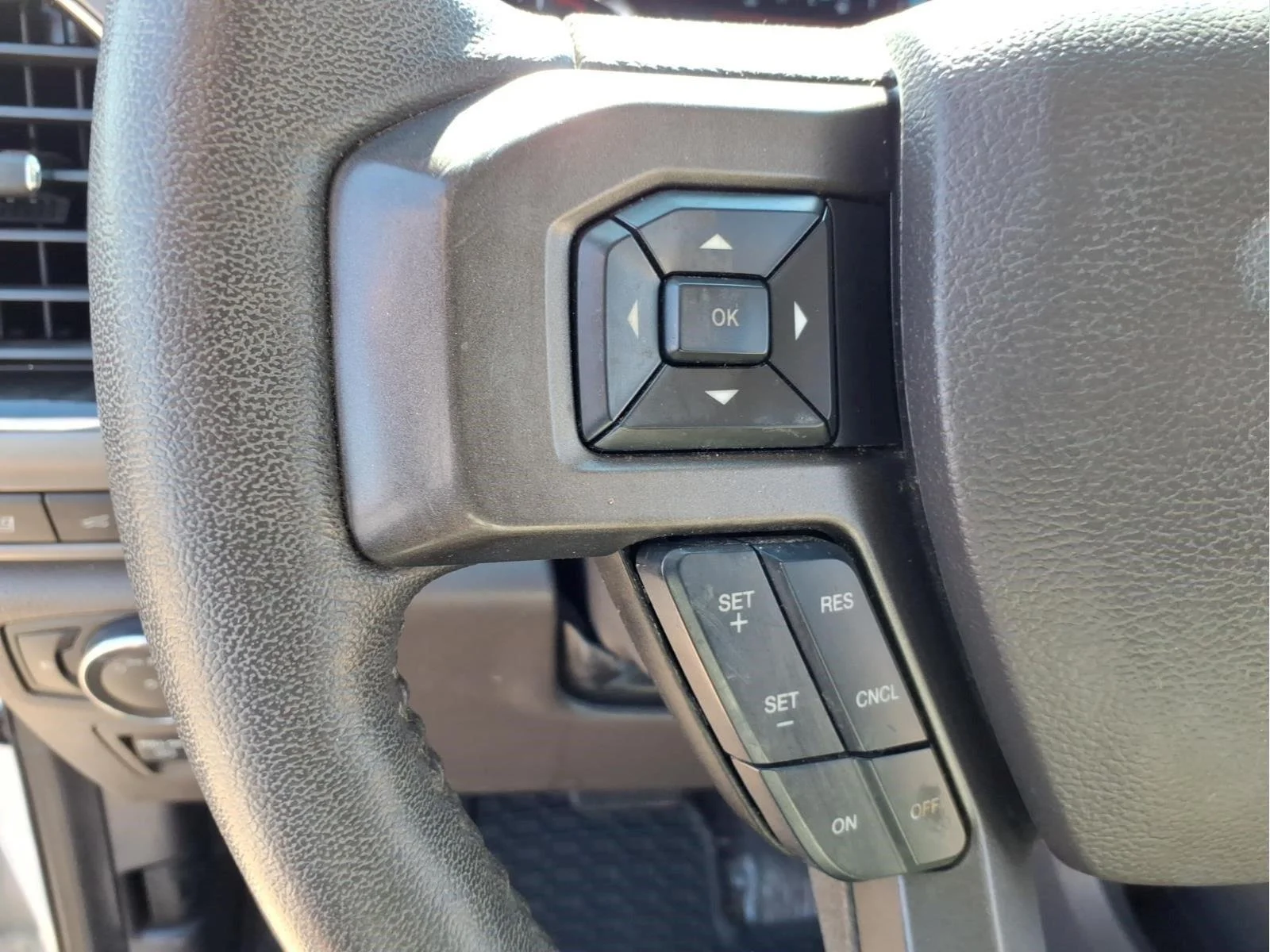 Used 2020 Star White Metallic Tri-Coat Ford XLT image 19
