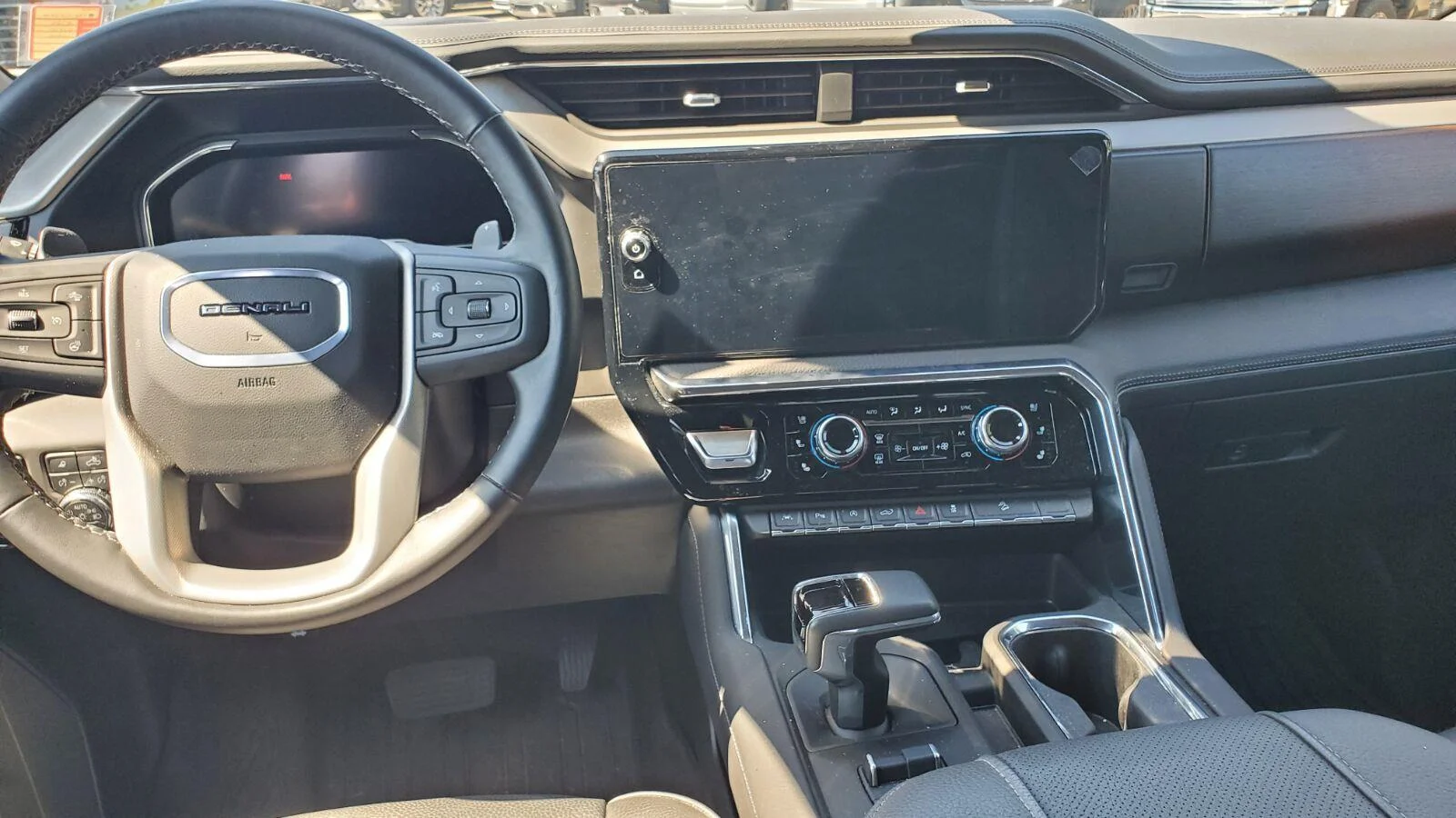 Used 2025 Onyx Black GMC Denali image 7