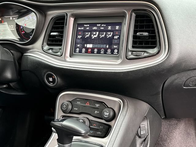 Used 2019 Plum Crazy Pearlcoat Dodge SXT image 9