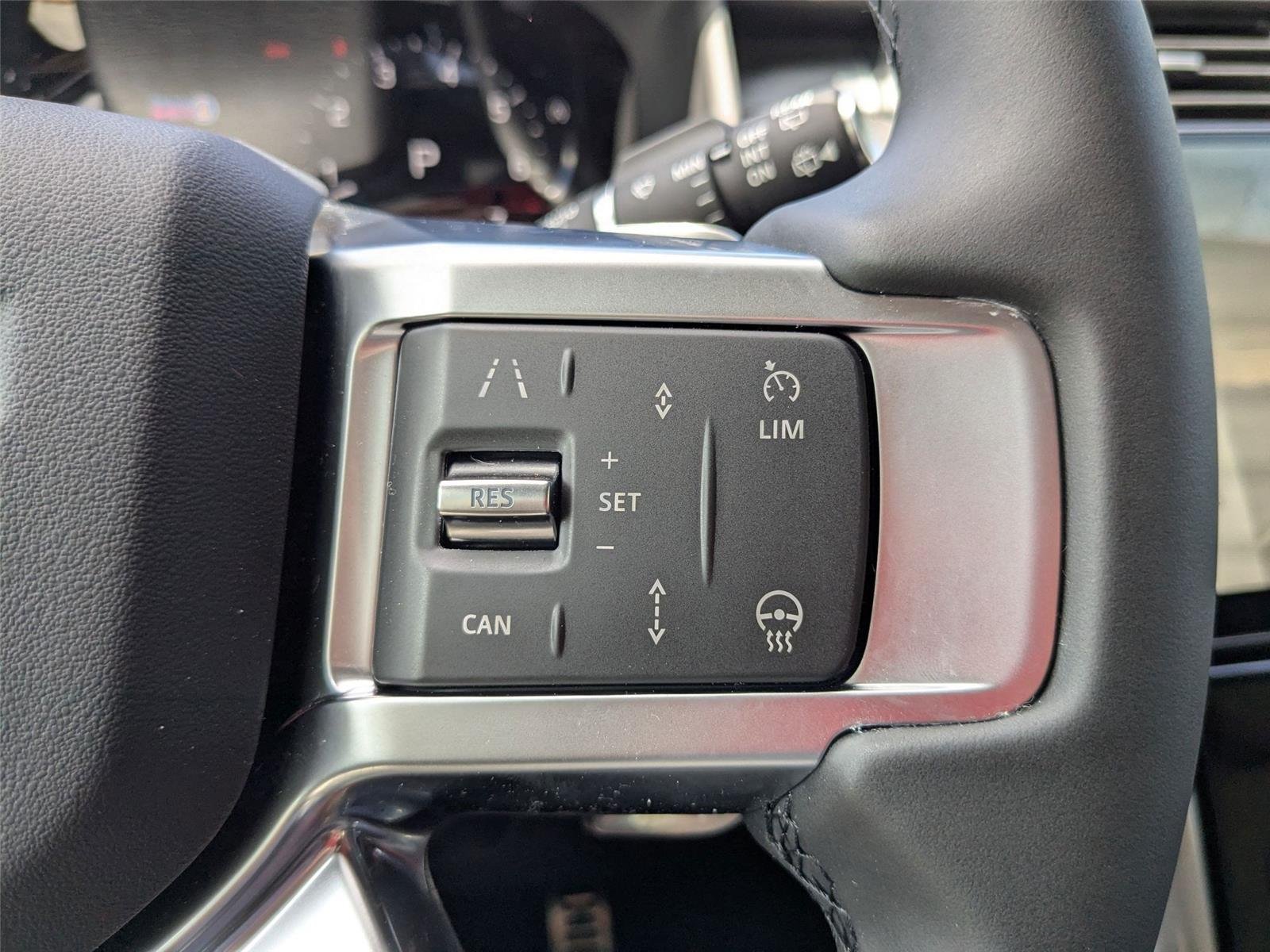 Used 2025 Santorini Black Metallic Land Rover Dynamic SE image 18