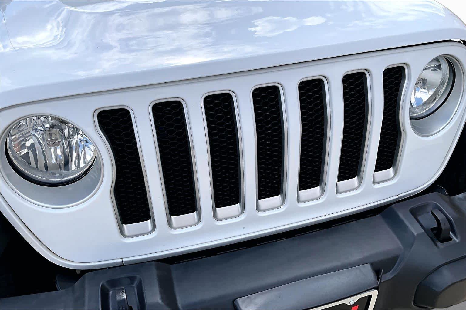 Used 2023 Bright White Clearcoat Jeep Sahara image 29