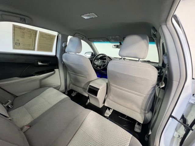Used 2014 White Toyota LE image 30