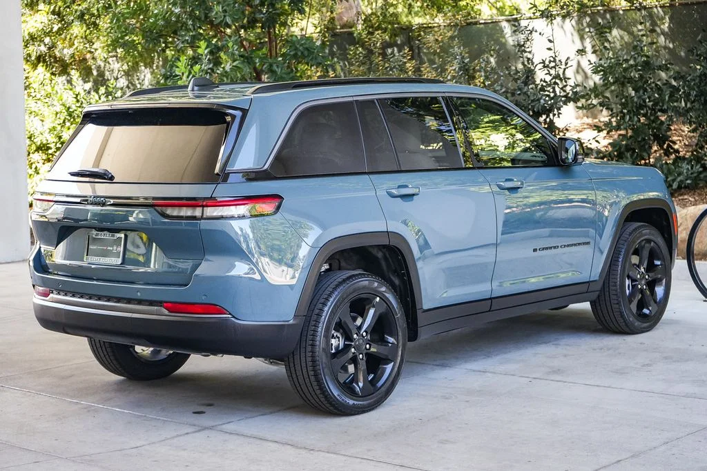 New 2026 Steel Blue Exterior Paint Jeep Limited image 6