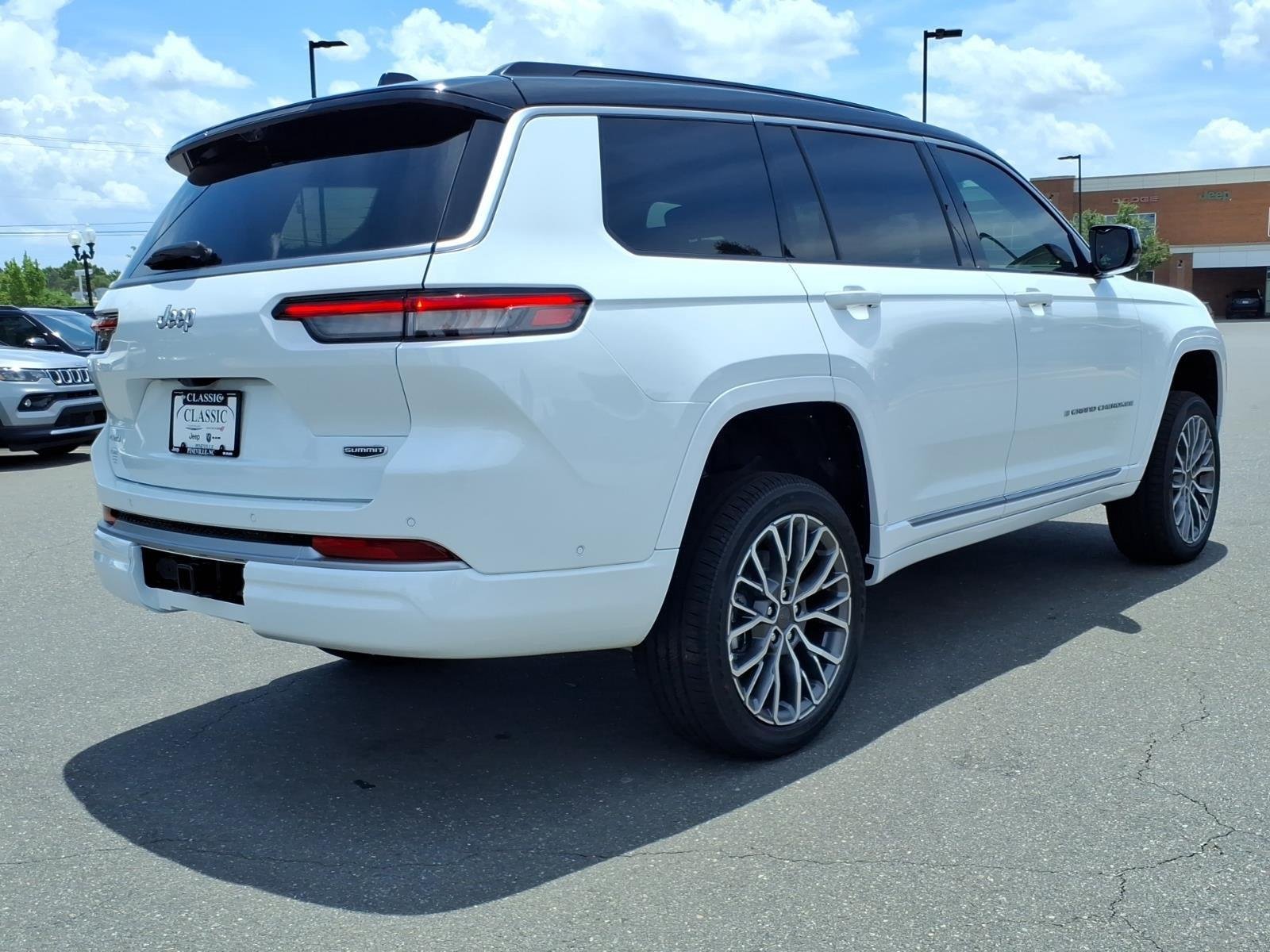 Used 2026 Bright White Clearcoat Jeep Summit image 2
