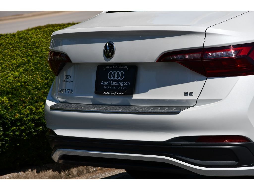 Used 2023 Opal White Pearl Volkswagen SE image 26