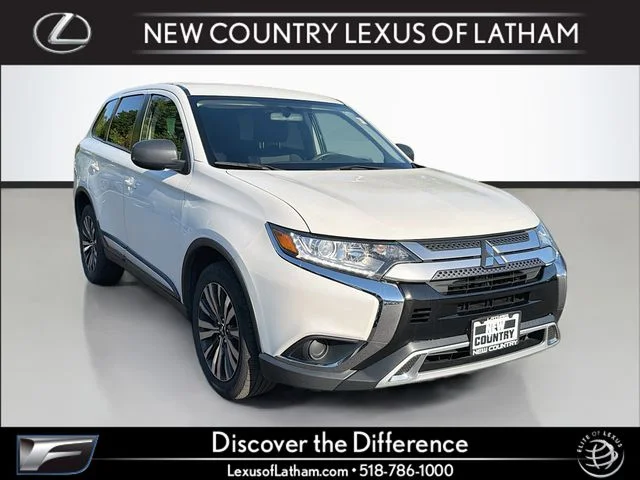 2019 Mitsubishi Outlander ES S-AWC's photo