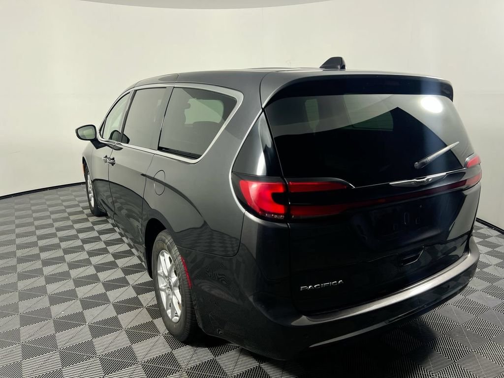 Used 2023 Gray Chrysler Touring L image 5
