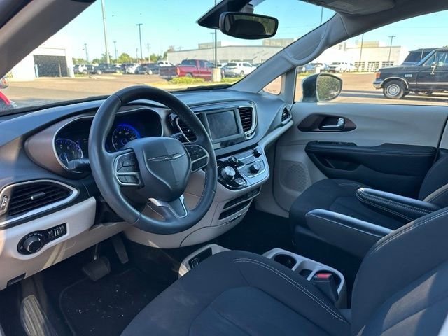 Used 2023 White Chrysler LX image 9