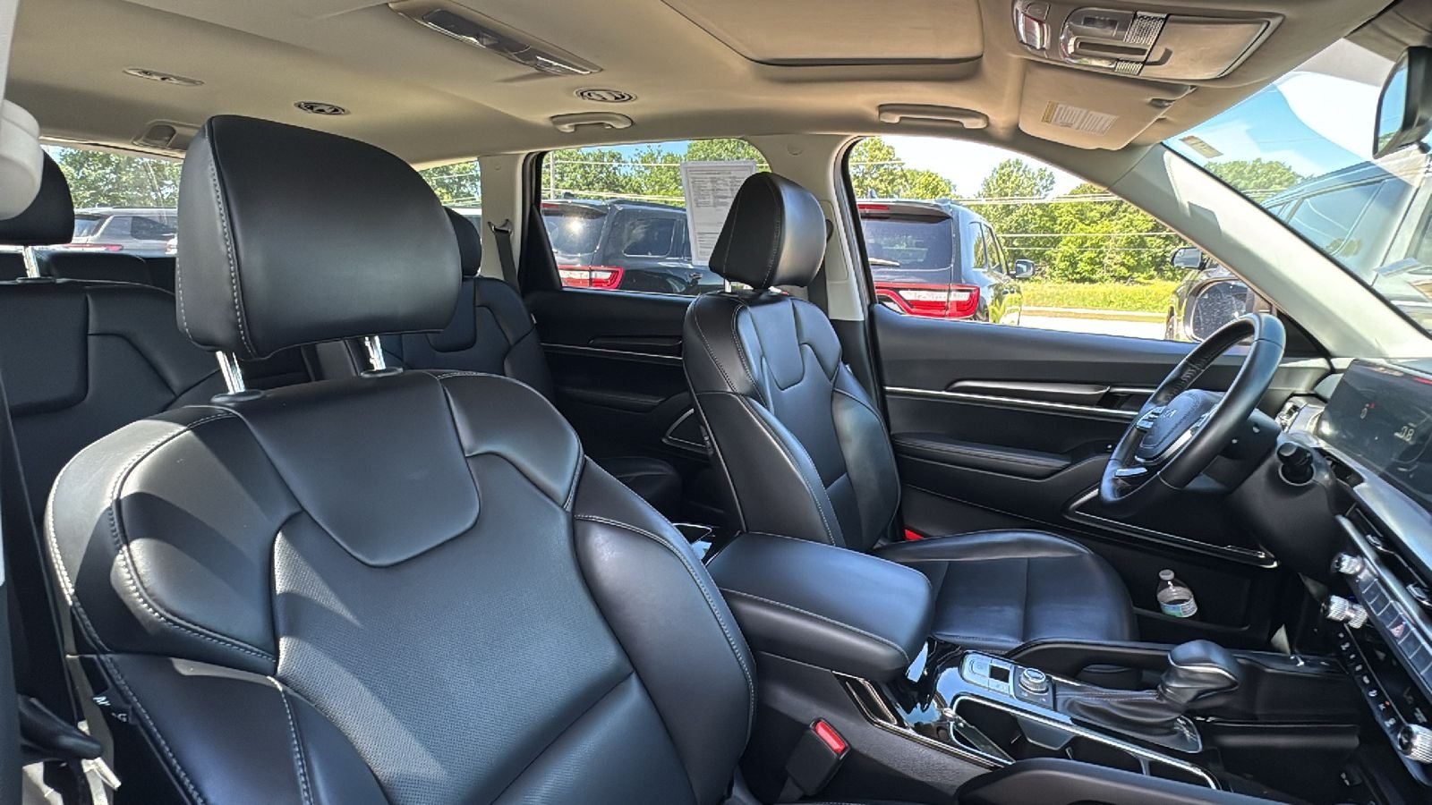 Used 2025 Green Kia S image 16