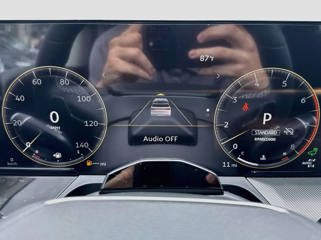 New 2027 RADIANT WHITE INFINITI Luxe 4WD image 12