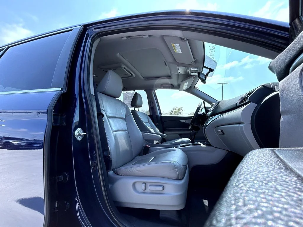 Used 2018 Blue Honda EX-L image 15