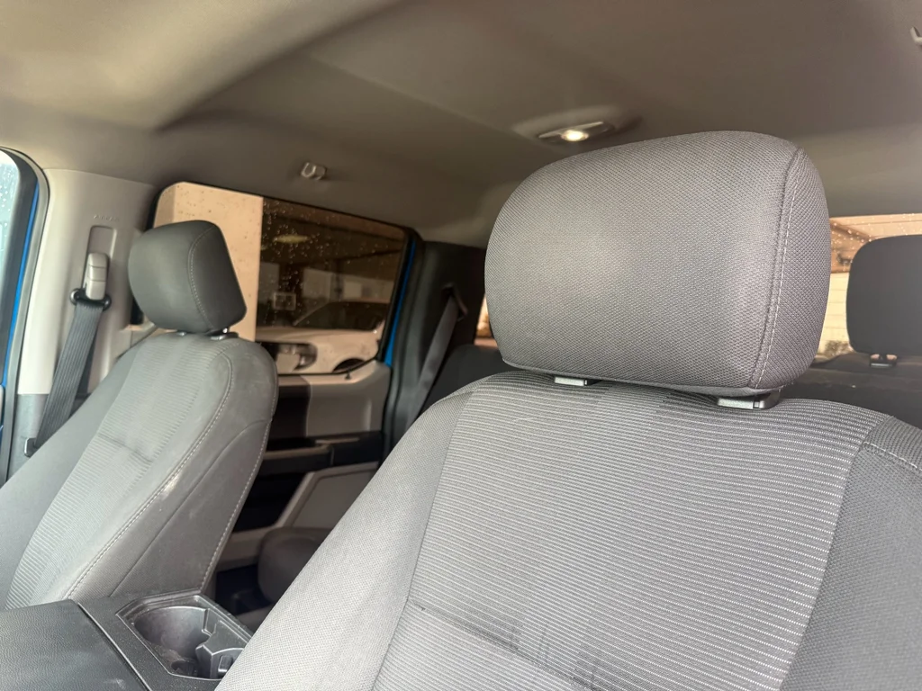 Used 2018 Lightning Blue Ford XL image 3