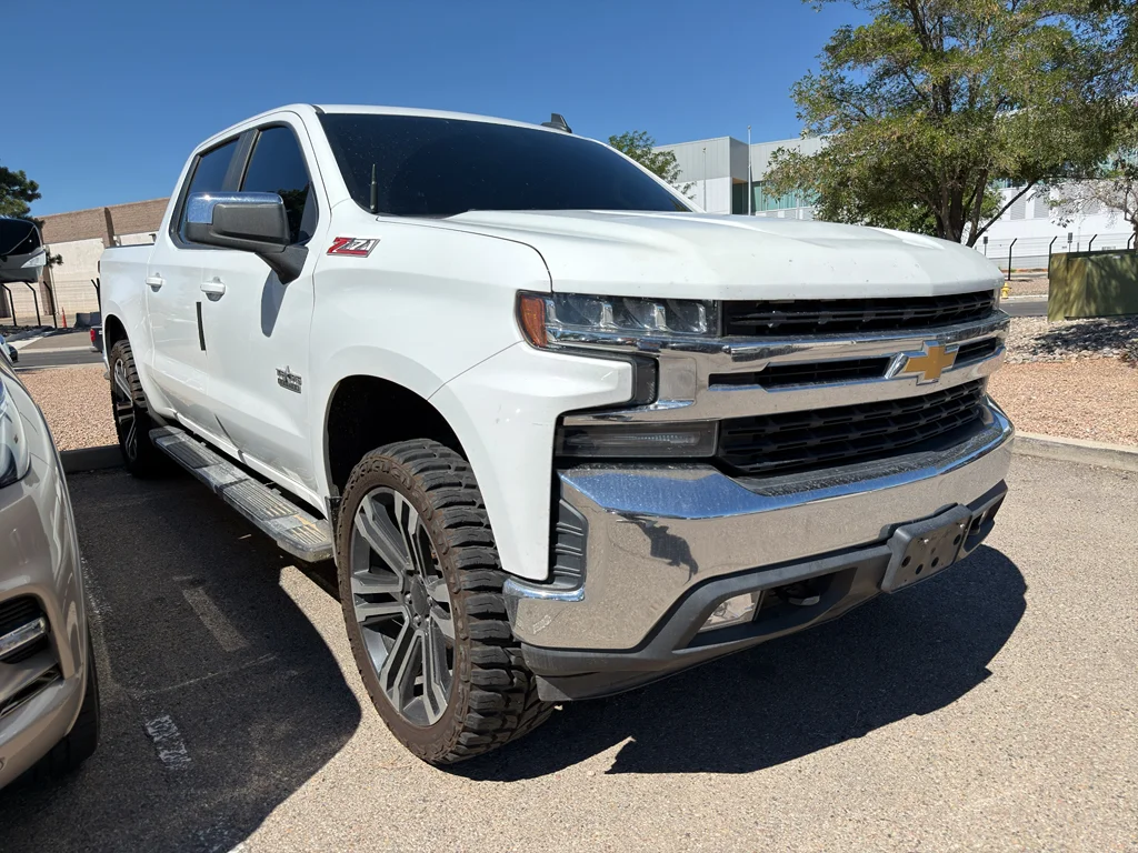 Used 2019 Summit White Chevrolet LT image 3