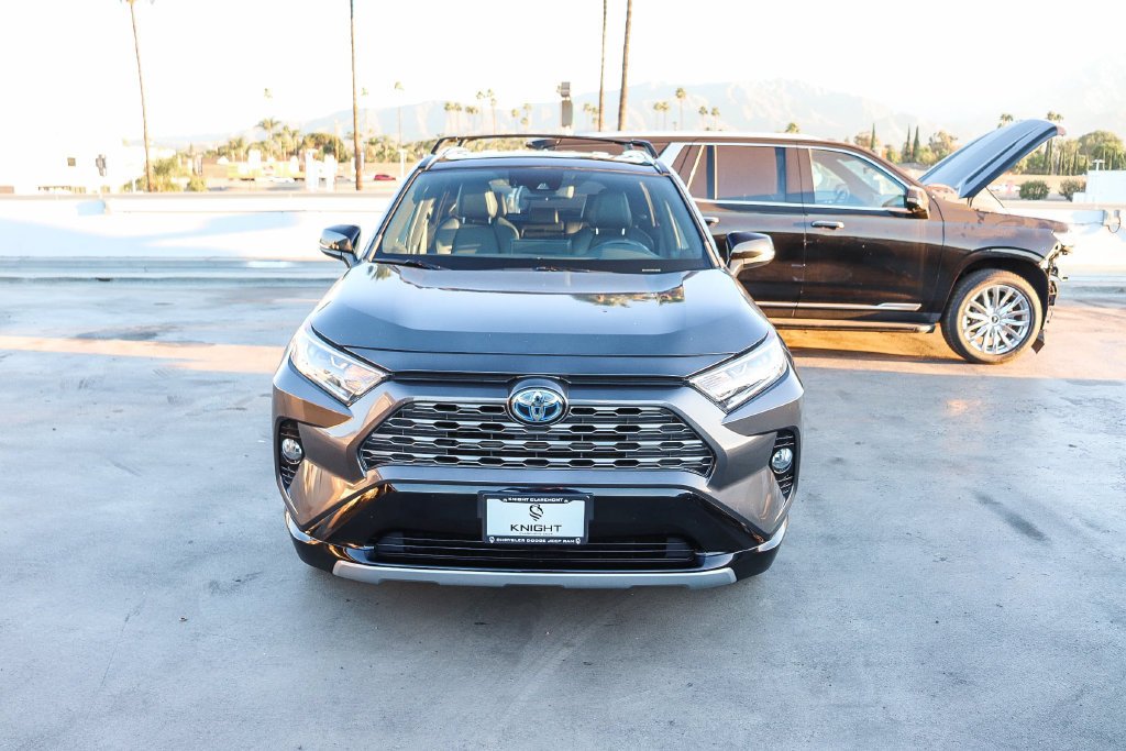 Used 2021 Midnight Black Metallic Toyota XSE image 3