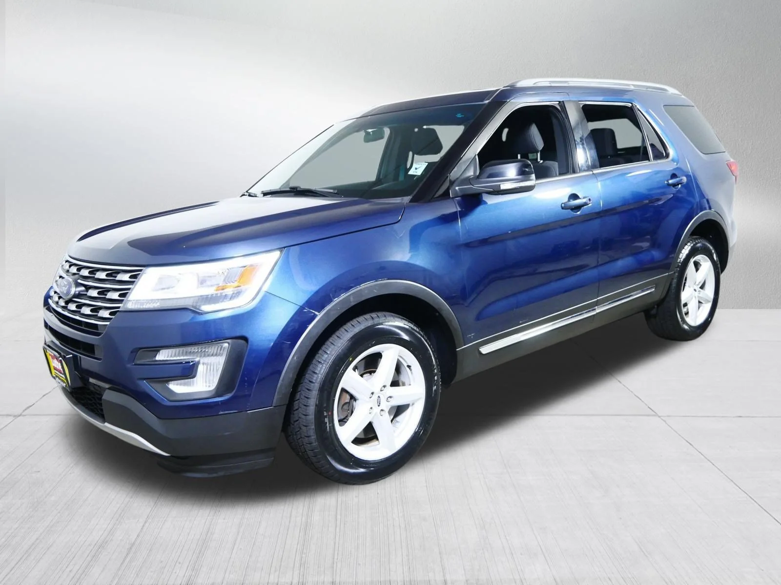 Used 2017 Blue Jeans Metallic Ford XLT image 3