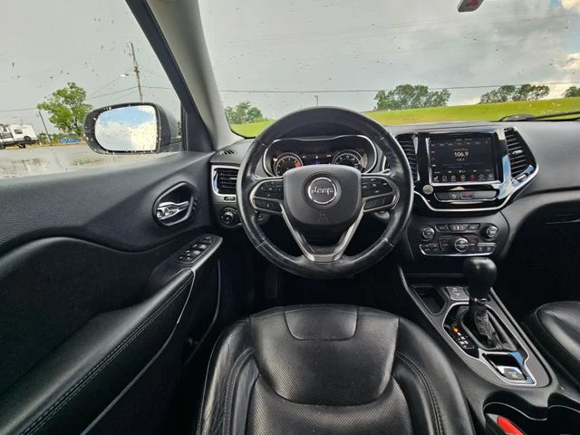 Used 2019 Silver Jeep Limited image 13