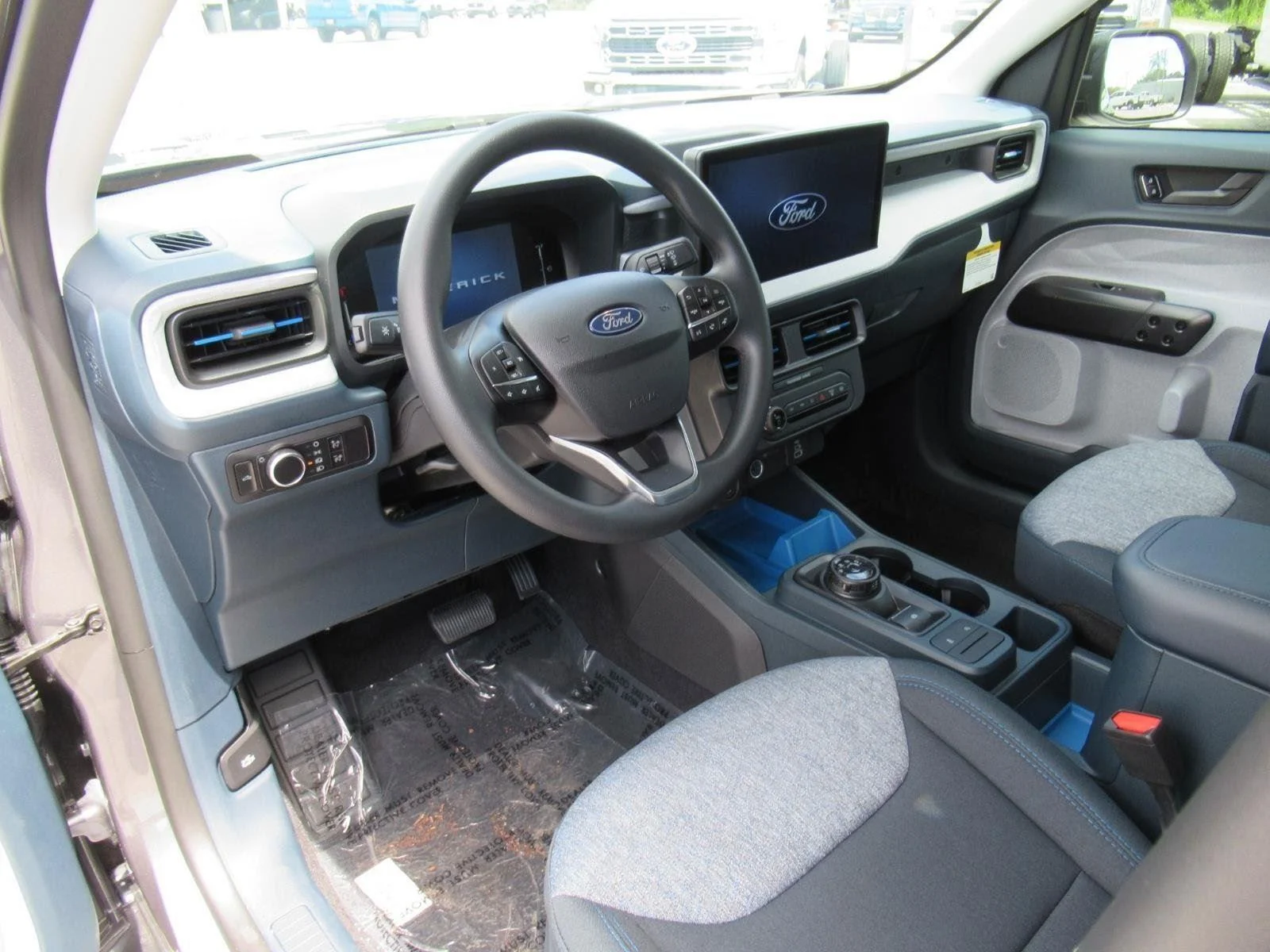 New 2026 Carbonized Gray Metallic Ford XLT image 15