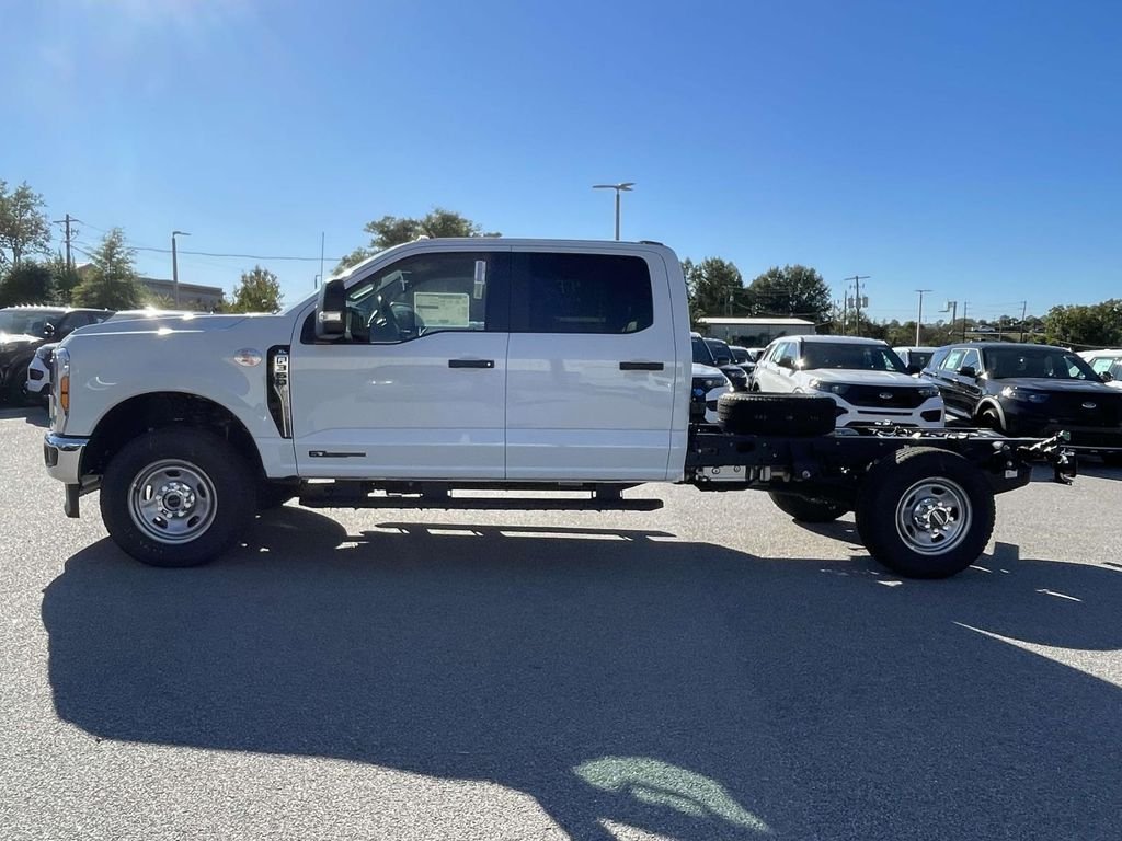 New 2026 Oxford White Ford F-350® XL image 4