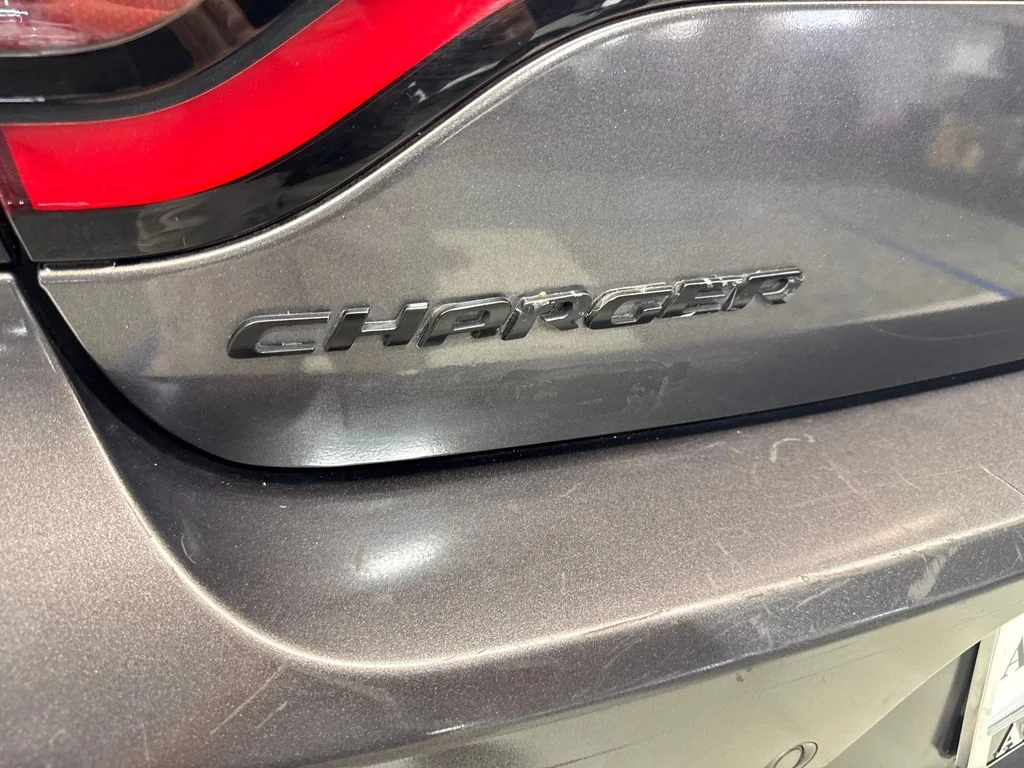 Used 2018 Gray Dodge SXT image 23