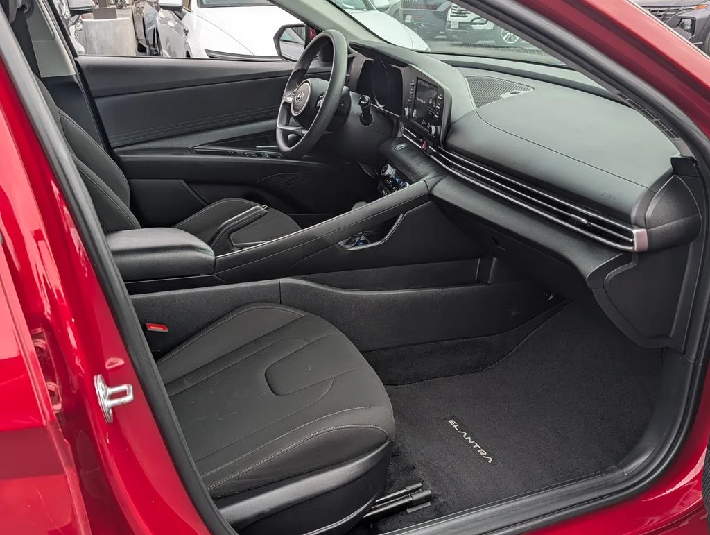 Used 2023 Red Hyundai SEL image 9