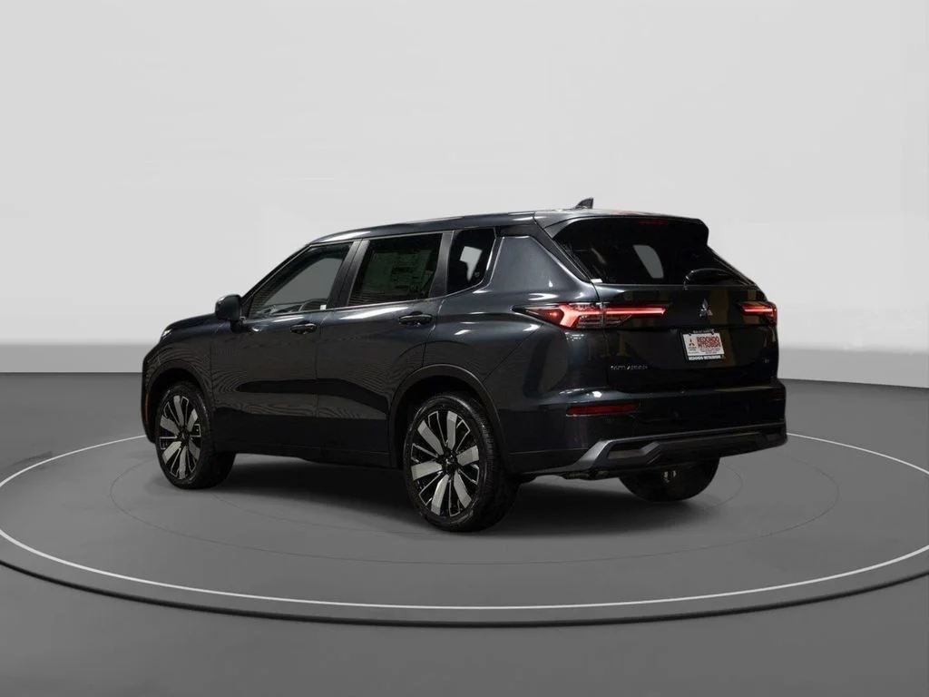 2026 Mitsubishi Outlander SE - Photo 8
